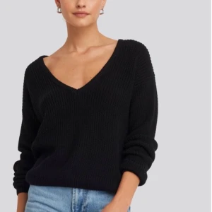 Tröja  - Superfin stickad tröja från NA-KD. Aldrig använd i storlek xxs men är som xs. Frakt tillkommer 63kr. 