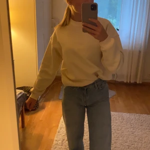 Tjocktröja - Jättemysig och mjuk tjocktröja från Gina tricot, nästan helt oanvänd och perfekt nu till hösten!🥰