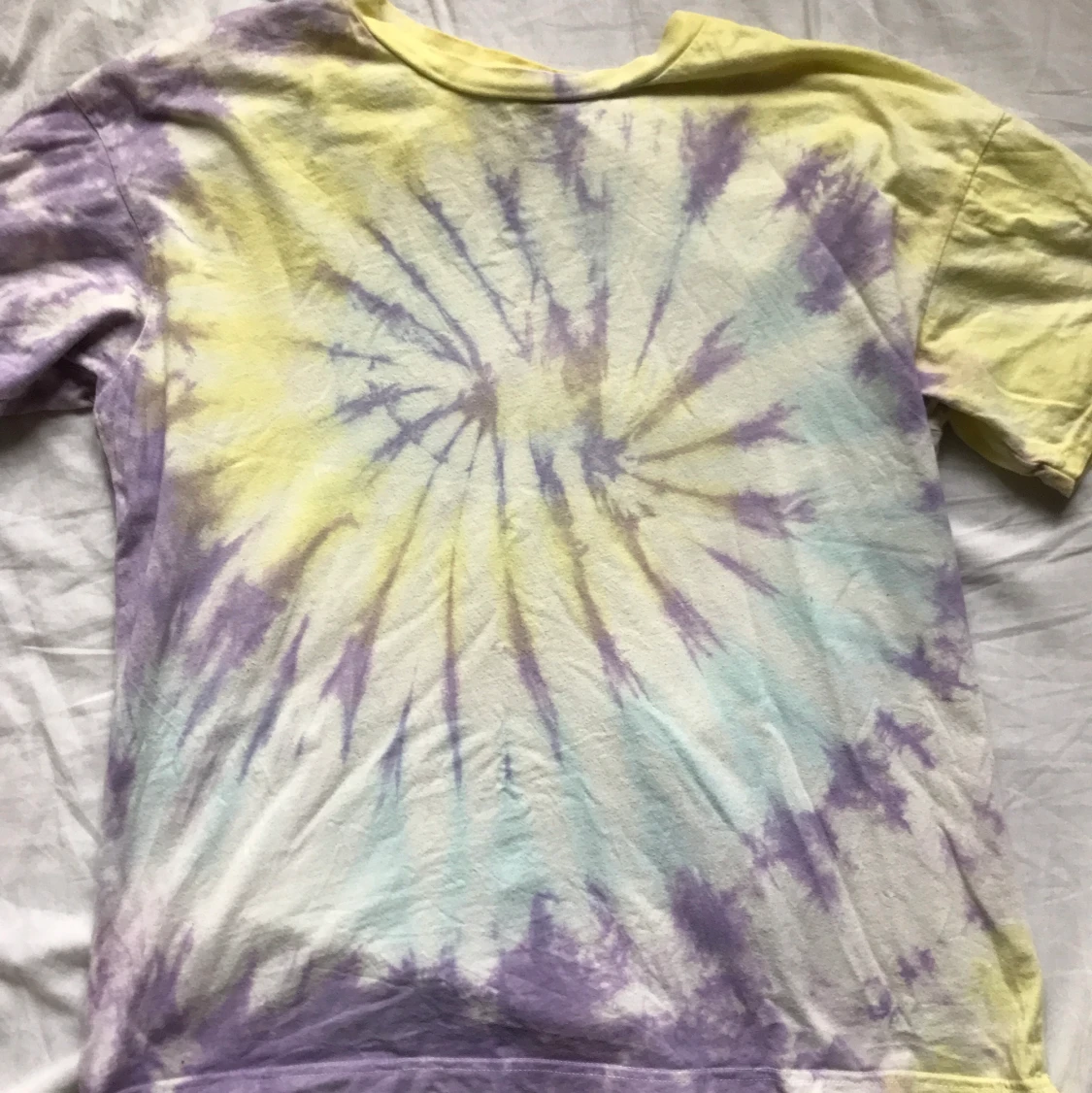 Cool batikfärgad t-shirt från pull & bear  - 90
