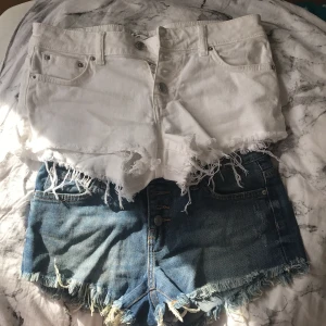 Två shorts - Två shorts från ginas kollektion perfect jeans. Ett par för 50 kr eller båda för 90 kr, frakt ingår inte i priset.