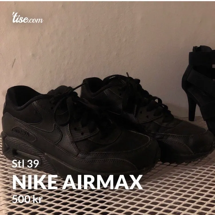 Nike airmax som inte används längre, jätte sköna. Skapade detta kontot för att försöka få sålt det som jag inte lyckats få sålt på min tise. Skriv för mer info!. Skor.