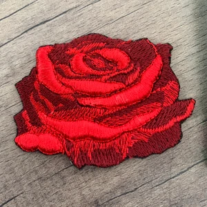 Iron on patch - Brodyr patch som man enkelt kan stryka på textil (ifall man vill kan man även sy på den). Allt jag säljer har jag gjort själv✨🦋 