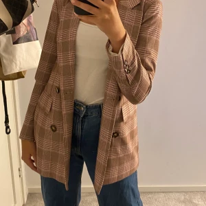 Kavaj från Ginatricot - Använd 2 ggr, väldigt bra skick!!