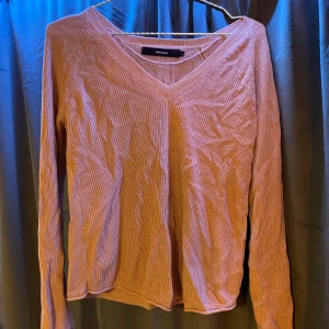 Stickad tröja från vero moda - Gammalrosa tunn stickad tröja från vero Moda. Storlek xs