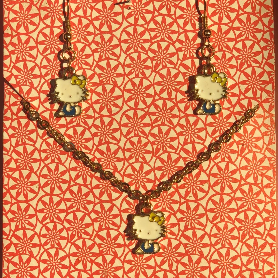 Hello Kitty örhängen och halsband! - 90