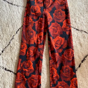 Y2K 🌹 JEANS - Helt nya 🌹 jeans från Delias (dollskill) I m! 💘
