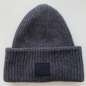 Acne mössa - Köparen står för frakt