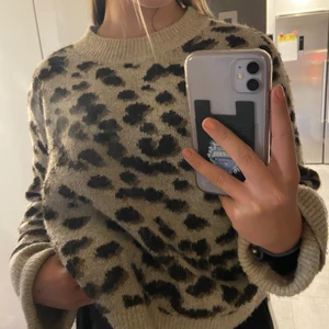 Trendig tröja - Super trendig tröja från hm. Jätte mysig och skön och passar till det mesta.