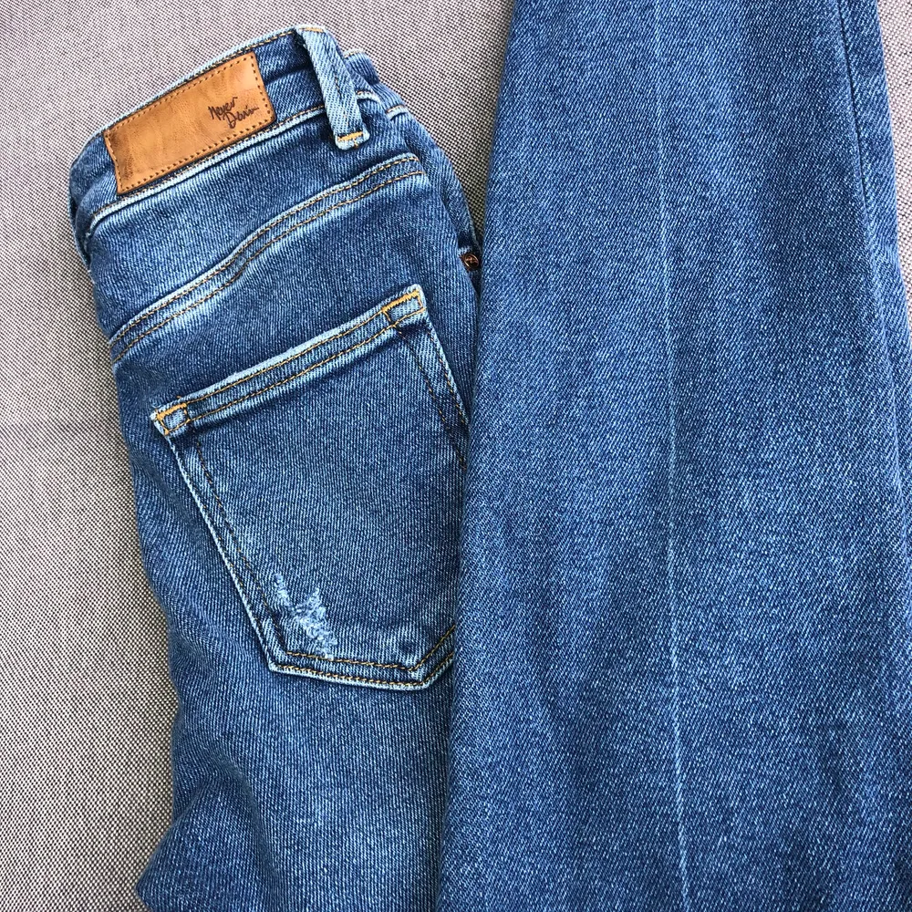  ✨aldrig använda bara prövade en gång  ✨Frakt kostnad tillkommer  . Jeans & Byxor.