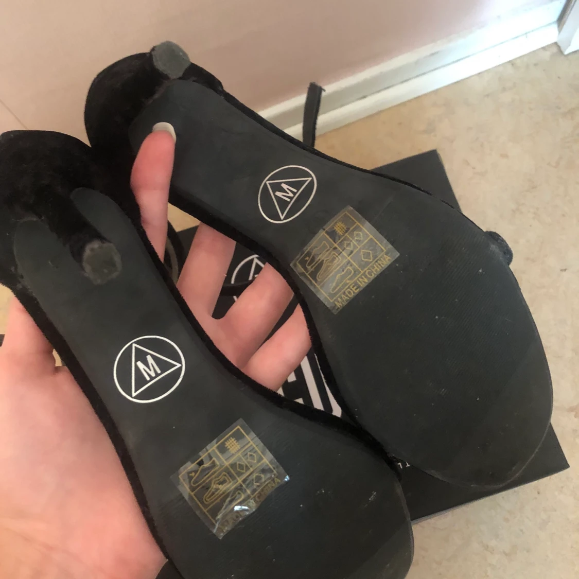 Svarta klackskor - 91