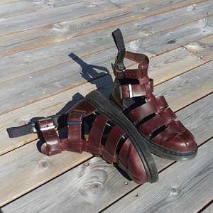 Doc Martens läder sandaler, storlek 40,  knappt använda en sommar, bra skick.