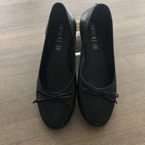 Ballerinas  - Donna Girl London ballerinas, äkta mjukt läder. Använda 1 gång. Storlek 41 (passar både 40 och 41). Köparen betalar frakt 📦. 
