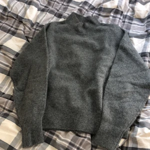 Polotröja - Från hm, fint skick men kommer ej till användning.