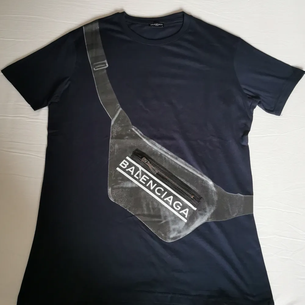 Unik Balenciaga, storlek L, oanvänd, helt ny. AAA+. T-shirts.