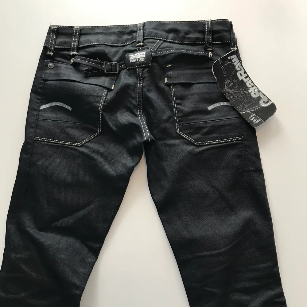 Super snygga jeans från Gstar, helt nya och oanvända! Originalpriset är 1399kr. Priset kan diskuteras och frakten ingår!. Jeans & Byxor.
