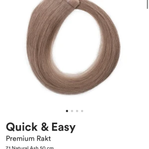 ÄKTA RAPUNZEL HÅR - OANVÄNDT! Ett paket med 8 färdig tejpade bitar. Tejplöshår i färgen ”natural Ash” så fint hår men säljs för att jag ska färga håret mörkare! Håret är äkta så det går att locka, platta osv! Köpte för 600, 50 cm långt! ❗️VID SMIDIG AFFÄR KAN JAG ÄVEN SKICKA MED ETT TILL PAKET MED CIRKA 3-4 TEJPADE BITAR I❗️