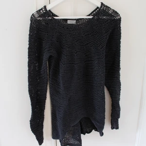 Stickad Hunkydory - Mörkblå Hunkydory som är glest stickad. Töjbar. Köparen står för frakt🤍