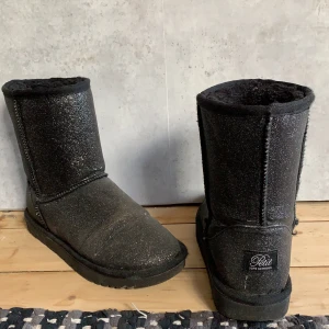 höst skor  - sofie schnoor, sparsamt använda, nypris 799kr, köpare står för frakt 