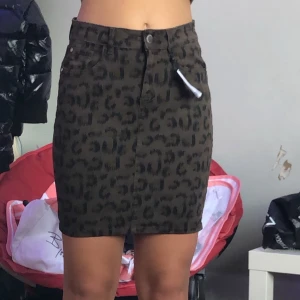 Cool jeanskjol ifrån cubus! - Så fin! Oanvänd!