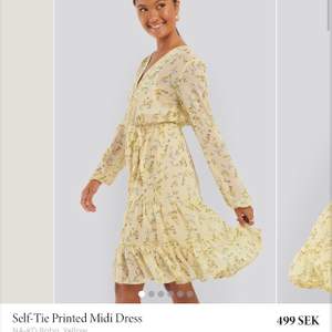 Säljer denna superfina klänningen. Använd en gång och köpt för 500 från NAKD💛