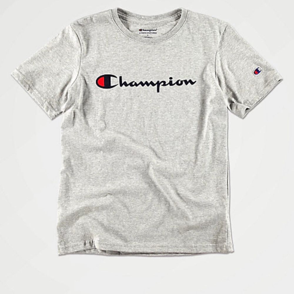 Ny vintage t-shirt från Champion. Inga slitningar eller skador. Passar för alla årstider.. T-shirts.