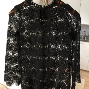 Spets klänning - Jätte söt klänning att ha över något fint linne eller likande. Fint skick