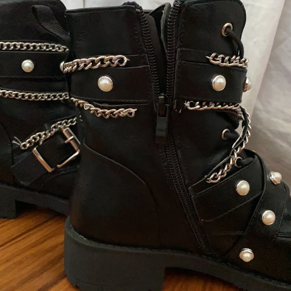 Svarta boots med nitar - 90