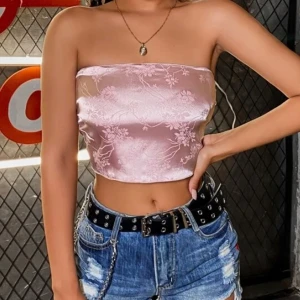 Linne - Superfint rosa linne med knytning💗 helt oanvänd, endast prövad. Säljer då den var för liten på mig, storlek S men passar även xs, då den är justerbar💗