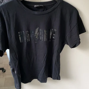 T-shirt från Zara storlek S - T-shirt från Zara storlek S. Säljer pga för liten. 