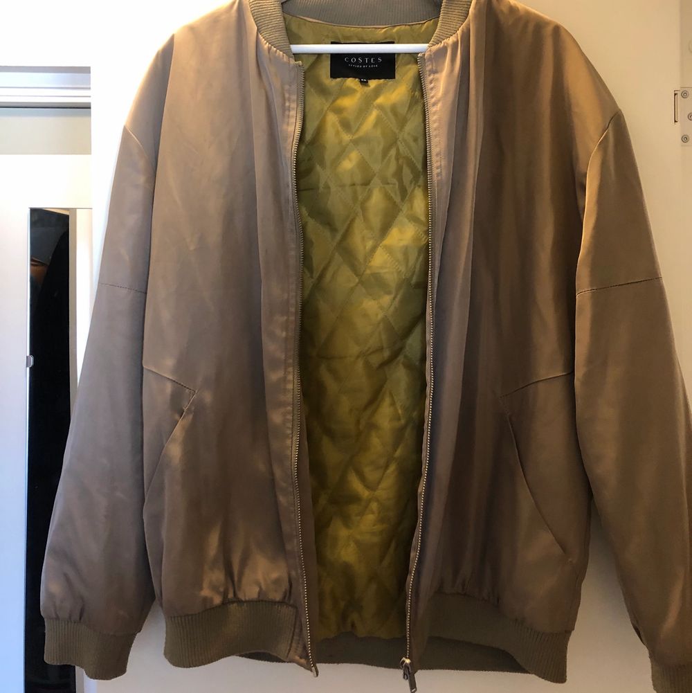 Costes bomber jack, green gold, size 40, very good condition. Jackor.