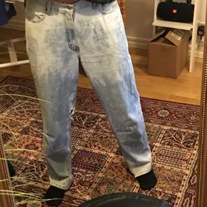 Skitsnygga oversize Levis jeans från beyond retro. Väl använda men bra skick! Frakten tillkommer!😊
