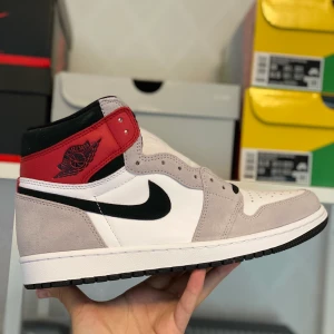 Air Jordan 1 Smoke Gray Us10 Deadstock  - Oanvända, köpta på Nike Snkrs