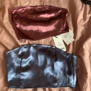 Toppar från NAKD - Säljer dessa två supersnygga bandaeu topparna från NAKD, aldrig använda. Köpta för 250kr styck. Säljer 1 för 120kr och båda för 200kr. Frakten ligger på 40kr💕❤️ skriv privat om ni vill ha bild på🙂