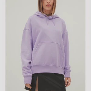 Weekday hoodie - Oversized ljuslila hoodie från Weekday! saknar snöre därav billigt pris,  Frakt 75kr, skriv för bättre bilder:)