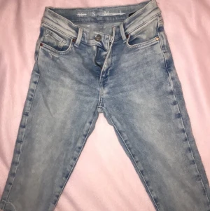 Jeans shorts - Snygga långa shorts som sitter jättefint på. 