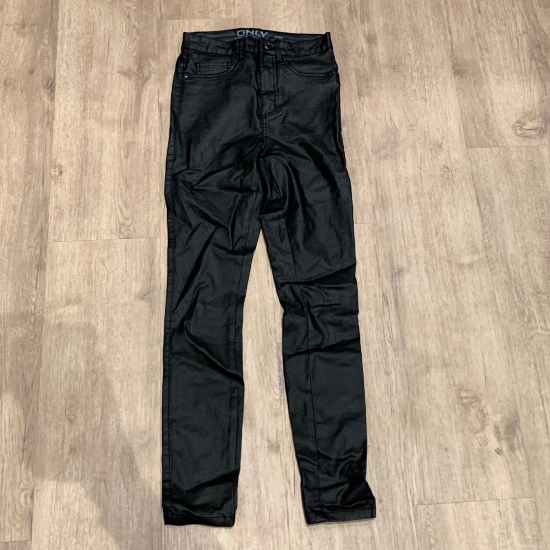 Svarta byxor ONLY - 90