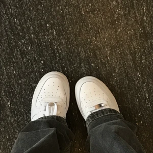 Nike air force - Säljer mina helt oanvända nya skor ifrån Nike, bara testade för bilden. Kan tänka mig att gå ner lite i pris. Box finns kvar