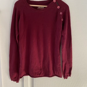 Zadig Voltaire tröja  - Mysig höst tröja från Zadig Voltaire i härligt material. Storlek S och  är efter vanliga storlekar i passformen. Köpt för ca 3 år sedan men sparsamt använd 