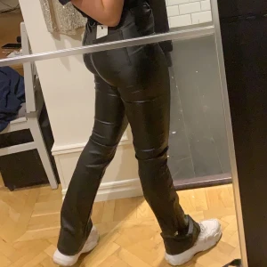 Skinnbyxor från AFJ nakd - Kan frakta men frakten kostar 50kr!😊