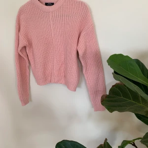 Stickad tröja storlek s  - Fin stickad tröja från Nelly. Aldrig använd 