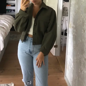 Höstjacka!!  - Säljer denna as fina jacka från &otherstories, jättebra skick 