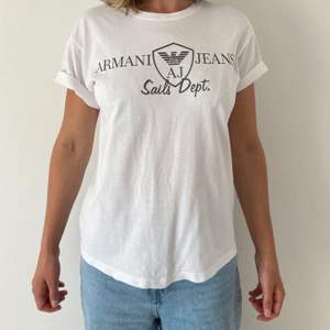 T-shirt köpt second hand med Armani-logga (skulle inte tro att den är äkta) 💕 Köparen står för frakten 