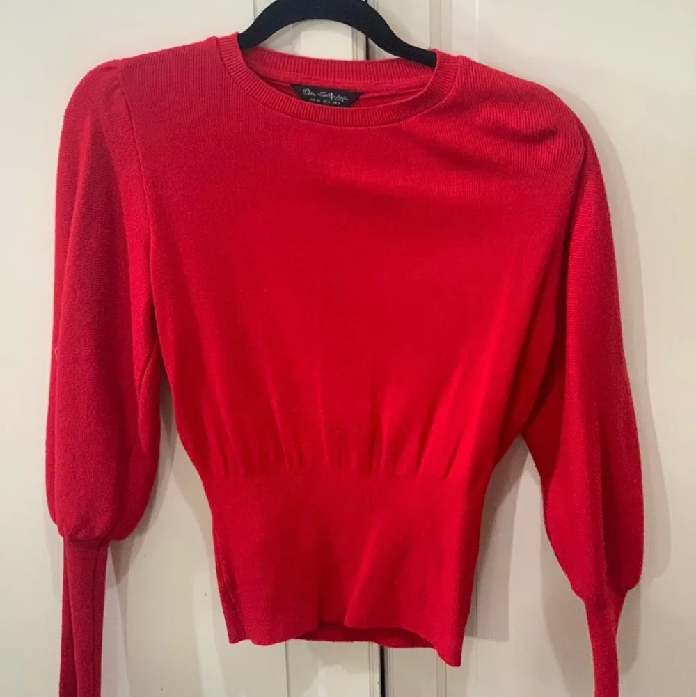 Min röda tröja från Miss selfridge. Otroligt skön och snygg. Tröjor & Koftor.