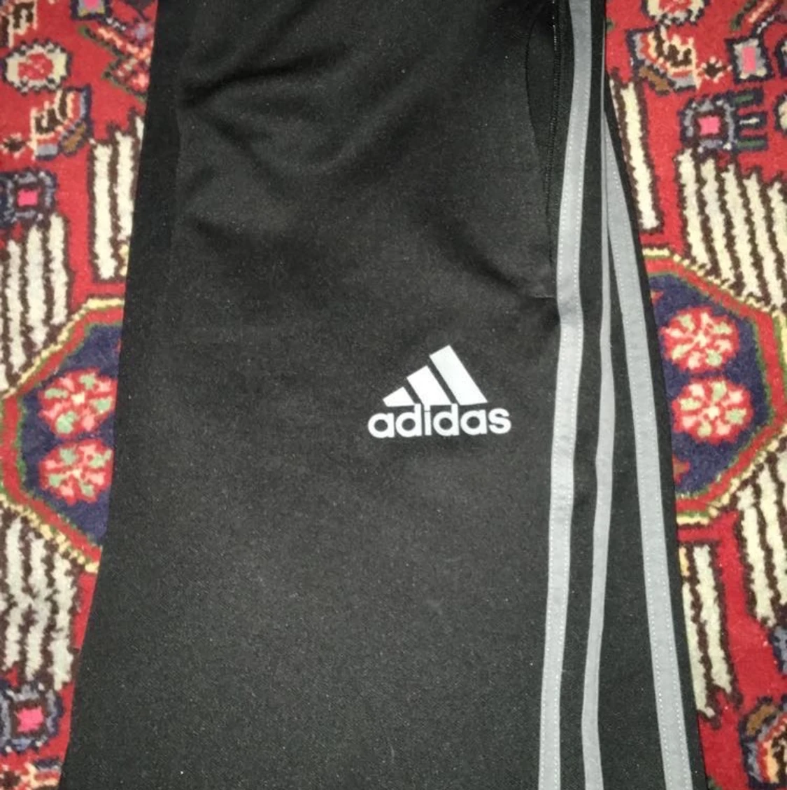 Adidasbyxor 100 kr