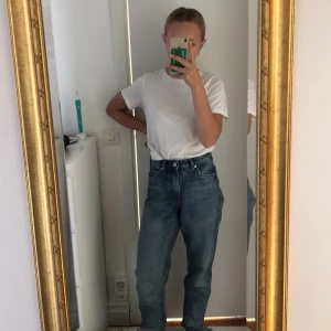 Monki jeans storlek 25 - Jätte bra skick använda fåtal gånger. Kan buda i kommentarsfältet. 200 plus frakt.