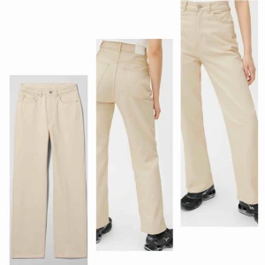  - Jeans från Weekday! Mina favoritbyxor som jag tyvärr inte har kunnat använda speciellt mycket pga köpte för liten storlek.... men sjukt snygga! Betalning via swish, pris kan diskuteras! Frakt tillkommer på 50kr JAG ÄR 171!!!! 