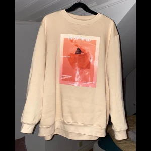 Mango sweatshirt  - En fin sweater som är använd några få gånger             ❤️ frakt tillkommer ❤️