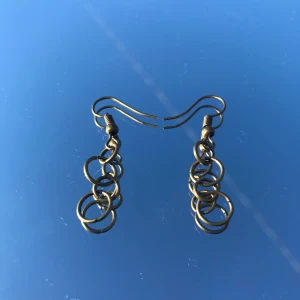 Örhängen  - Säljer dom här super fina örhängena🥰❤️💜