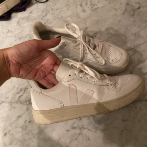 Veja Sneakers - Väldigt fint skick! Populär modell. Storlek 38