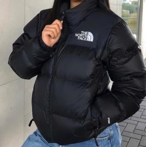 North face pufferjacket - Har en North face dam jacka i S som jag undrar om någon kan tänka sig att byta. Byter gärna mot en M om någon har🥰